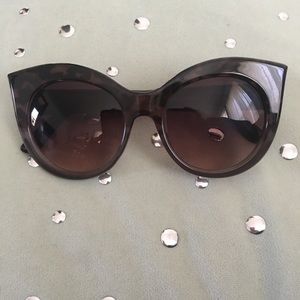 Grey Steve Madden tortoise ombré sunglasses